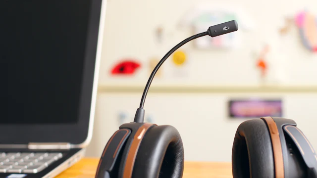 Support headset next to a laptop